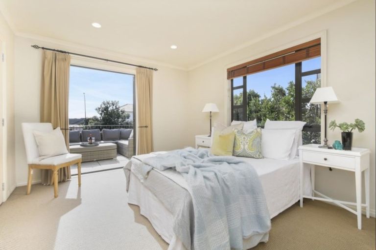 Photo of property in 33 Point View Drive, East Tamaki Heights, Auckland, 2016