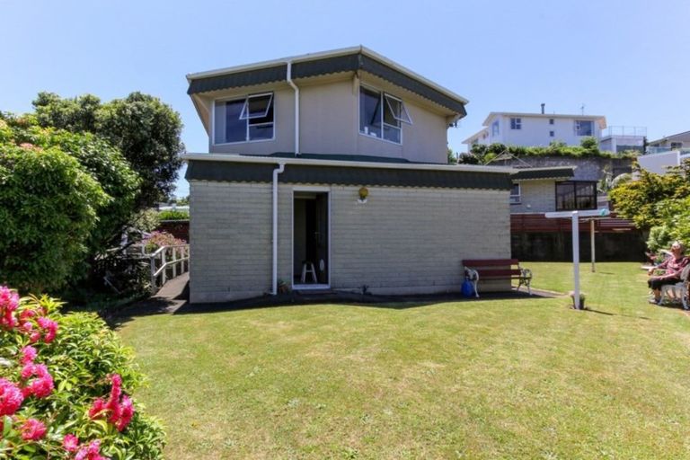 Photo of property in 2/4 Scott Street, Moturoa, New Plymouth, 4310