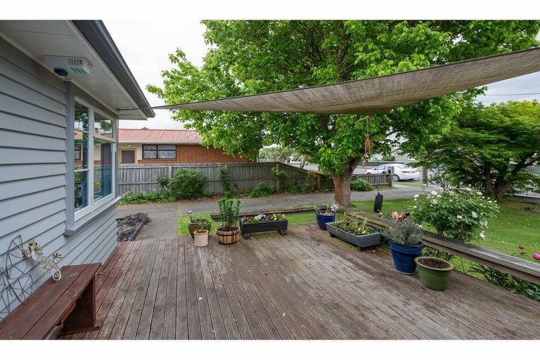 Photo of property in 54 Farquhars Road, Redwood, Christchurch, 8051