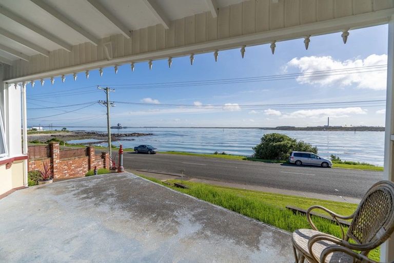 Photo of property in 160 Marine Parade, Bluff, 9814