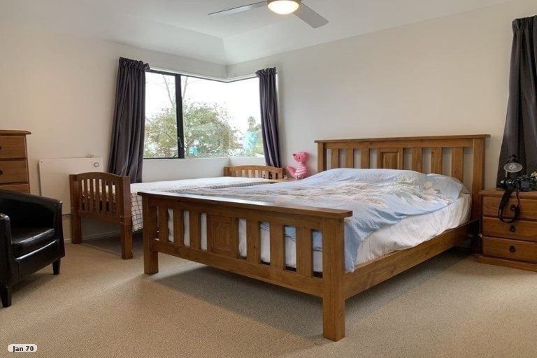 Photo of property in 2/8 Sunnynook Road, Sunnynook, Auckland, 0620