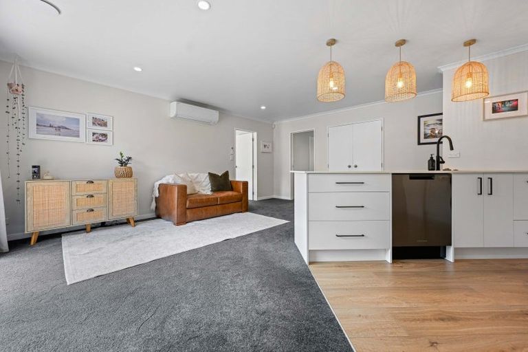 Photo of property in 17 Westview Place, Western Heights, Hamilton, 3200