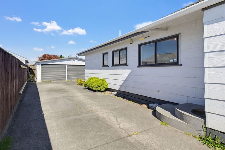 Photo of property in 22 Peter Hall Drive, Kelvin Grove, Palmerston North, 4414