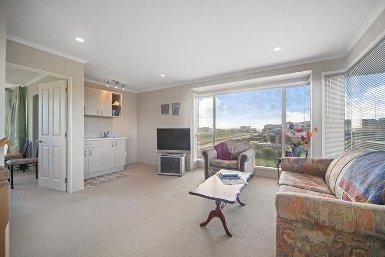 Photo of property in 11 Charles Miller Court, Clarks Beach, 2122