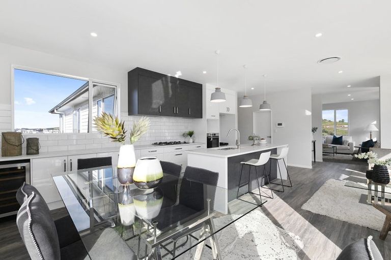 Photo of property in 10 Bine Crescent, Orewa, 0931