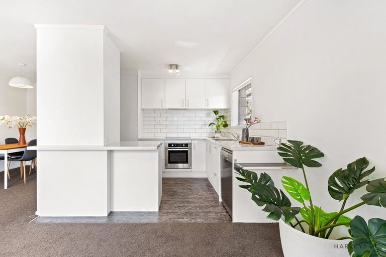 Photo of property in 2/56 Te Atatu Road, Te Atatu South, Auckland, 0610