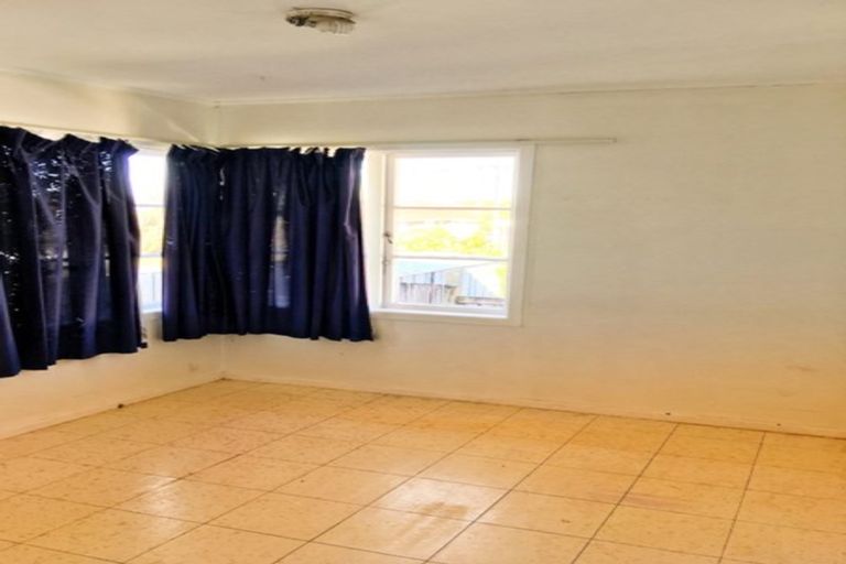 Photo of property in 1 Keru Place, Te Atatu South, Auckland, 0610