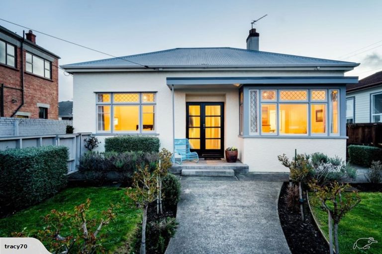 Photo of property in 94 Hargest Crescent, Saint Clair, Dunedin, 9012