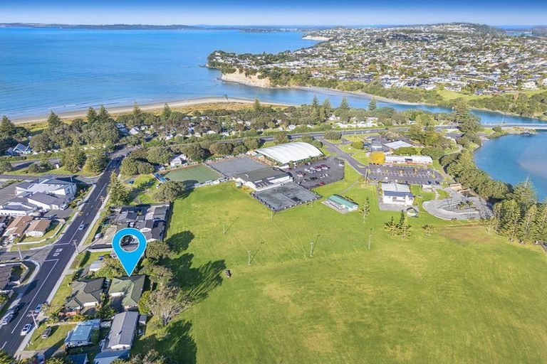 Photo of property in 10a Centreway Road, Orewa, 0931