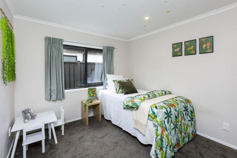 Photo of property in 24 Te Kaeaea Crescent, Wallaceville, Upper Hutt, 5018