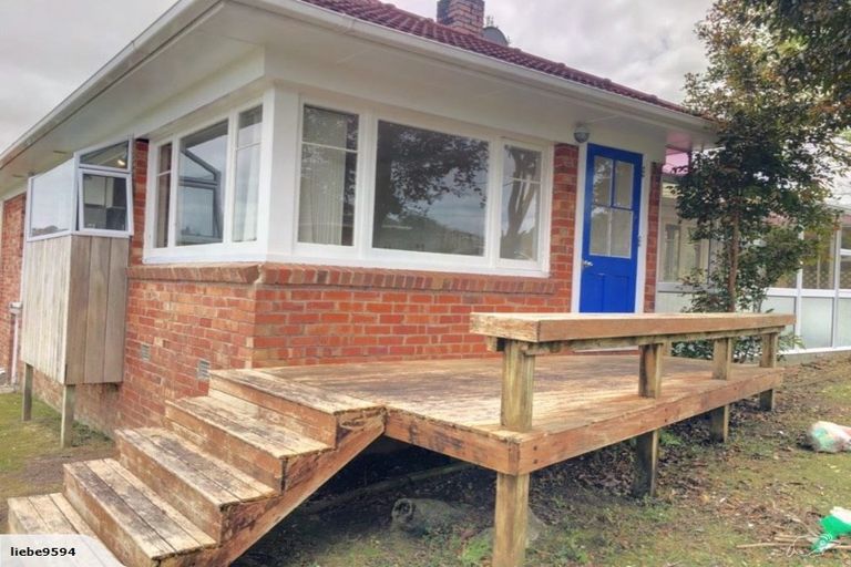 Photo of property in 2 Wyoming Avenue, Murrays Bay, Auckland, 0630