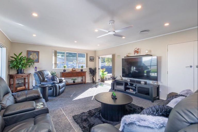 Photo of property in 5a Fremont Grove, Totara Park, Upper Hutt, 5018