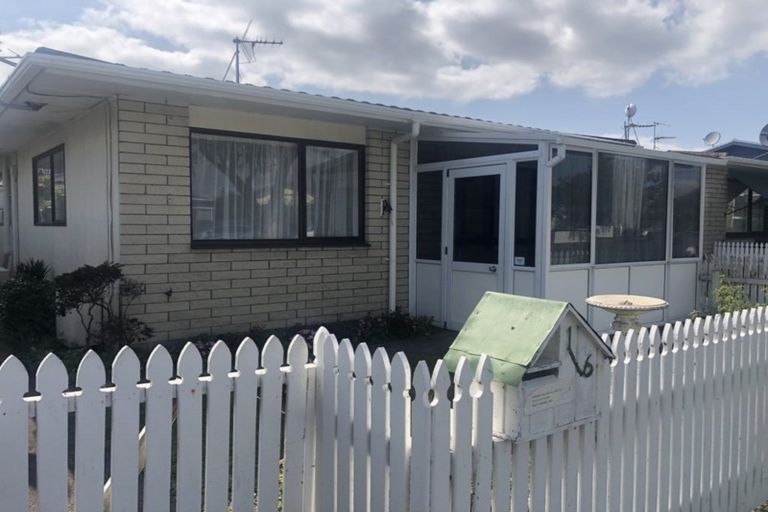 Photo of property in 1/6 Hoyle Place, New Plymouth, 4310