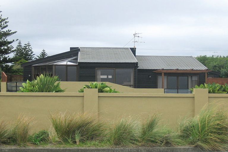 Photo of property in 66 Marine Parade, Paraparaumu Beach, Paraparaumu, 5032