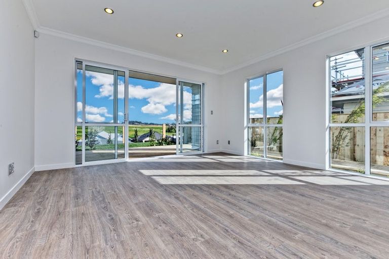 Photo of property in 10 Seafort Lane, Silverdale, 0932