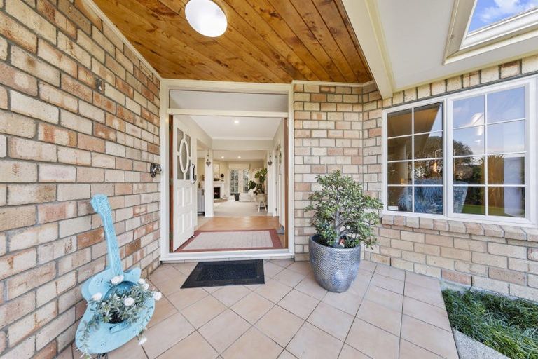 Photo of property in 12 San Jose Rise, Shamrock Park, Auckland, 2016