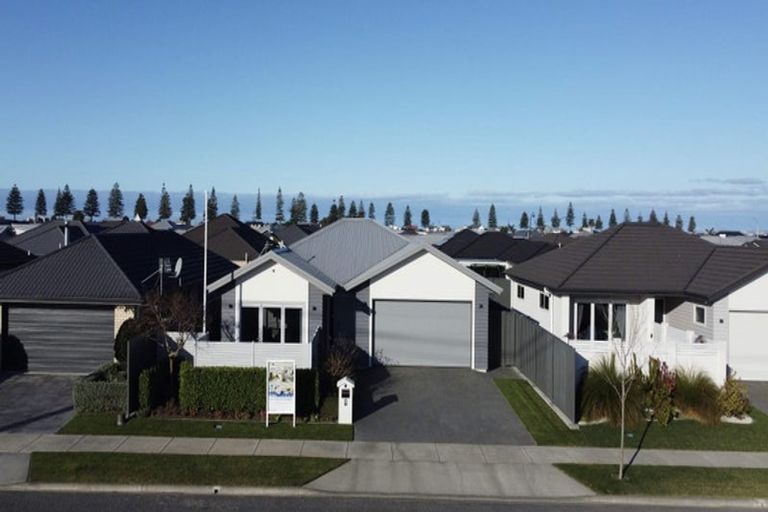 Photo of property in 72 Eriksen Road, Te Awa, Napier, 4110