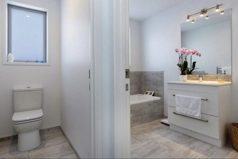 Photo of property in 22 Raptor Way, Welcome Bay, Tauranga, 3175