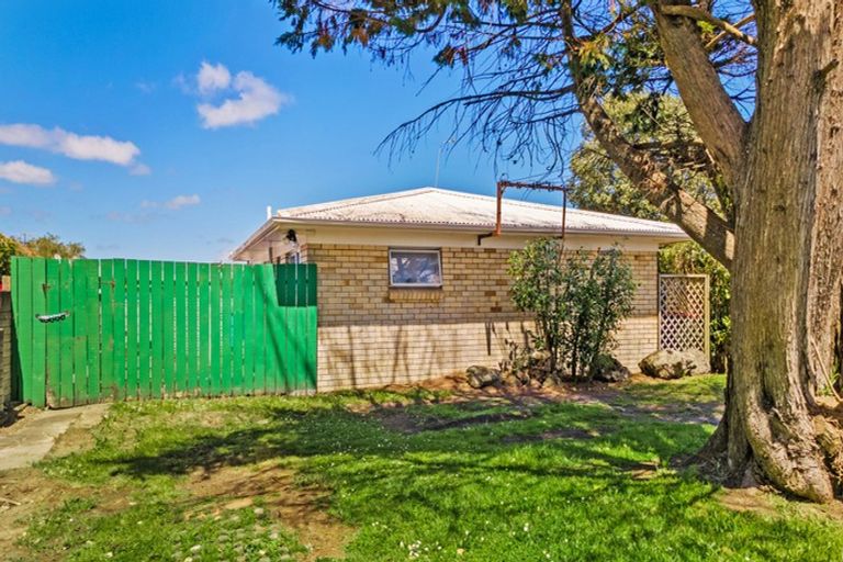 Photo of property in 1/4046 Great North Road, Glen Eden, Auckland, 0602
