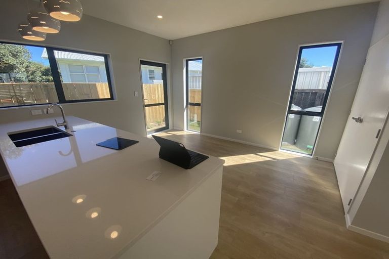 Photo of property in 4f Roby Street, Te Atatu Peninsula, Auckland, 0610