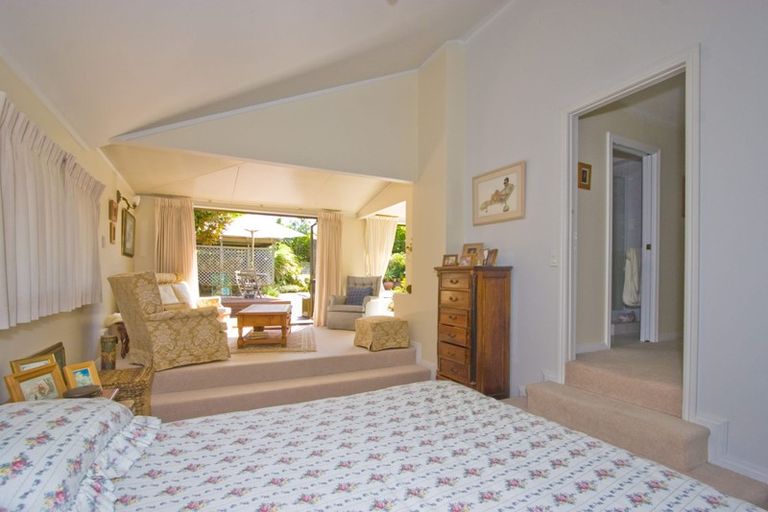 Photo of property in 28 Puawai Place, Northcote, Auckland, 0627