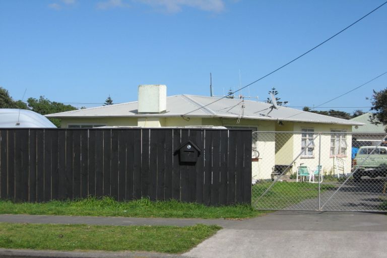 Photo of property in 7 Aotea Street, Castlecliff, Whanganui, 4501