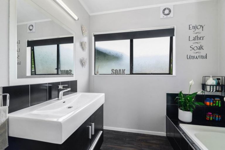 Photo of property in 27 Owhatiura Drive, Lynmore, Rotorua, 3010