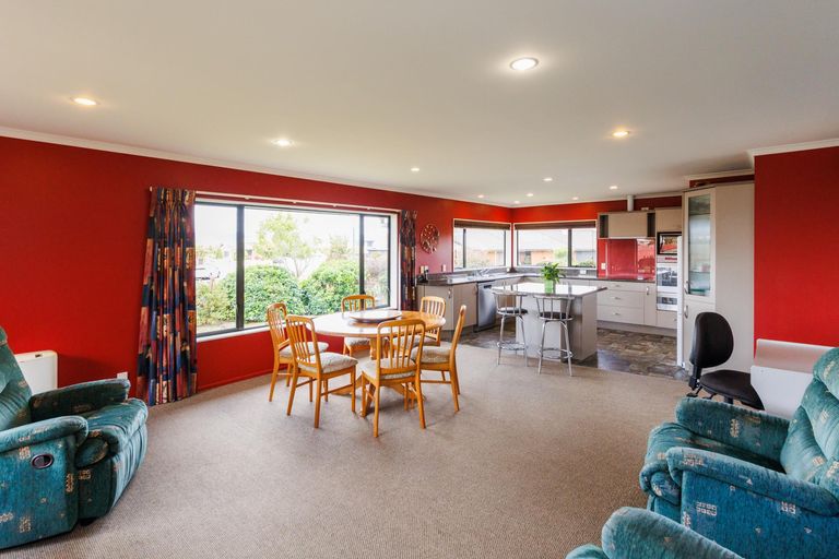 Photo of property in 2 Masefield Terrace, Kelvin Grove, Palmerston North, 4414