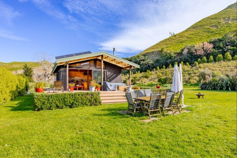 Photo of property in 73 Mangakuri Road, Kairakau, Havelock North, 4295