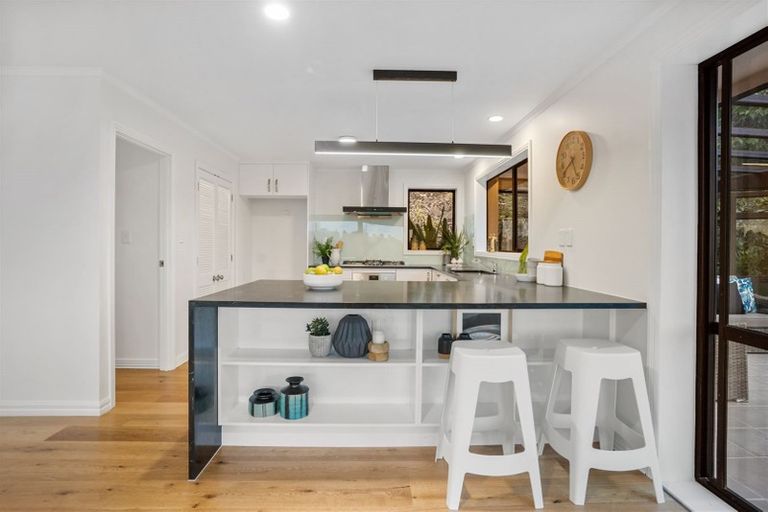 Photo of property in 6 Toi Toi Place, Northcote, Auckland, 0627