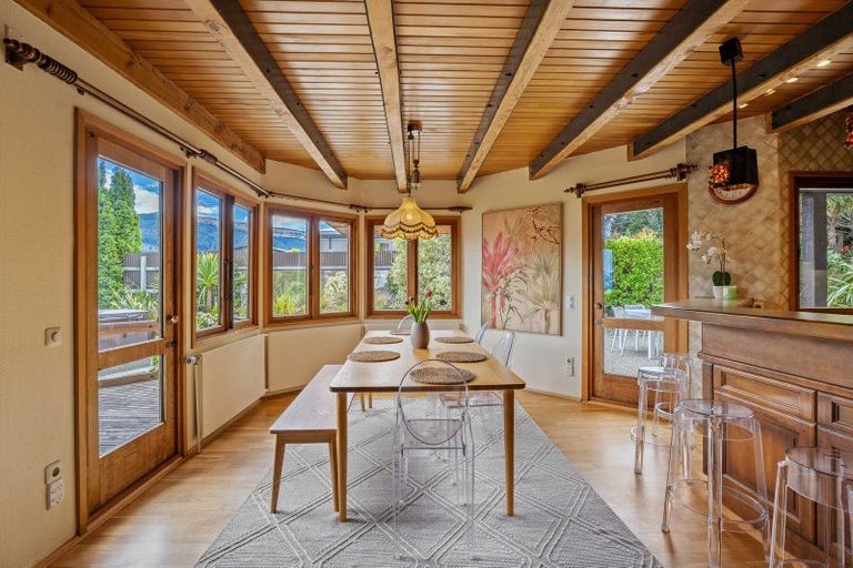 Photo of property in 9 Cypress Court, Kelvin Heights, Queenstown, 9300