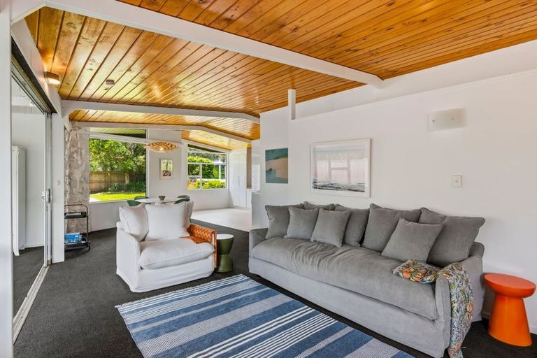 Photo of property in 32 Te Moana Road, Waikanae Beach, Waikanae, 5036