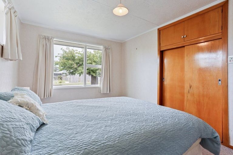 Photo of property in 3 La Perouse Place, Northcote, Christchurch, 8052