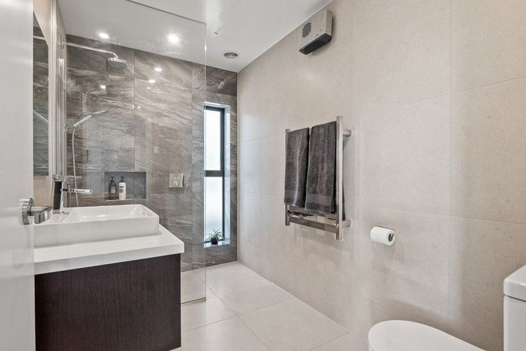 Photo of property in 17 Howden Drive, Jacks Point, 9371