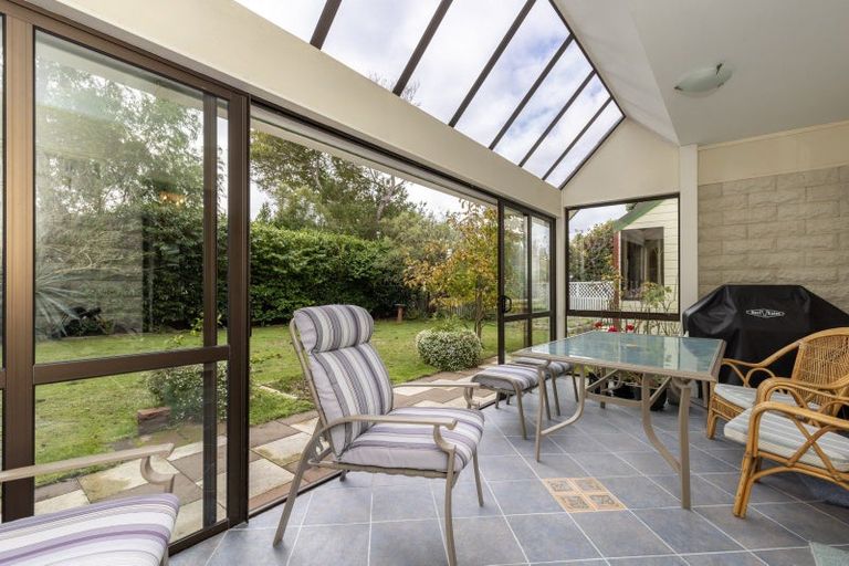 Photo of property in 2 Lavinia Grove, Waikanae Beach, Waikanae, 5036