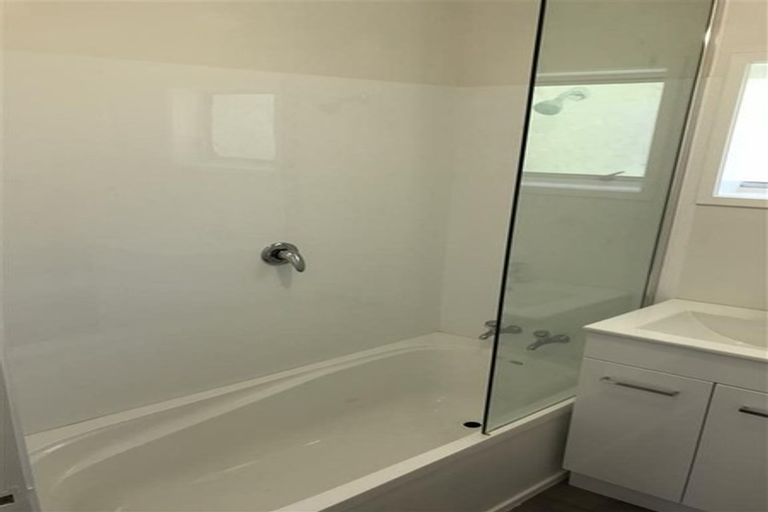 Photo of property in 1/16a Diana Drive, Glenfield, Auckland, 0627