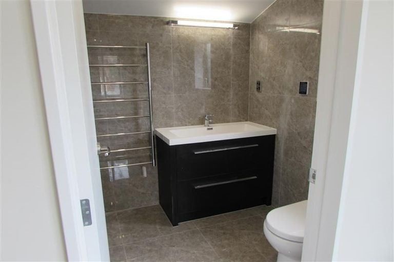 Photo of property in 38a Archers Road, Glenfield, Auckland, 0629