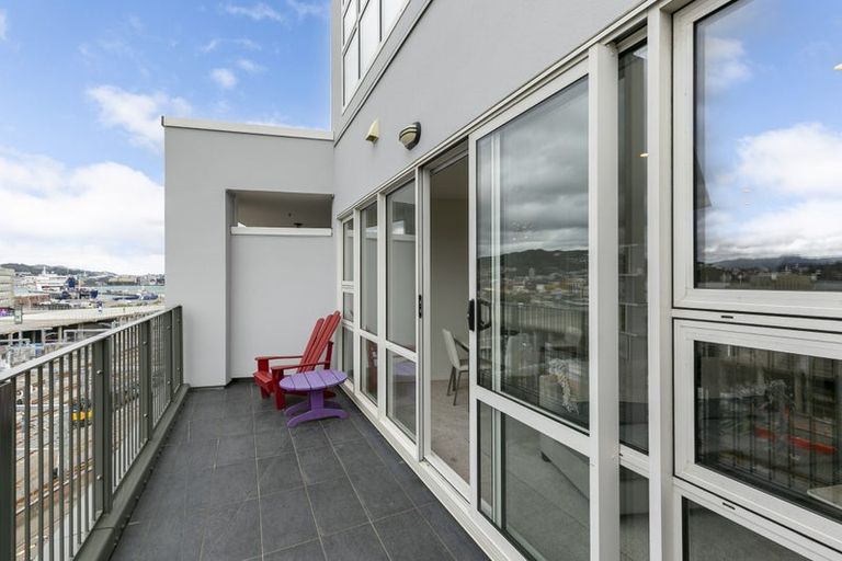 Photo of property in Stadium Garden Flats, 413/107 Thorndon Quay, Pipitea, Wellington, 6011