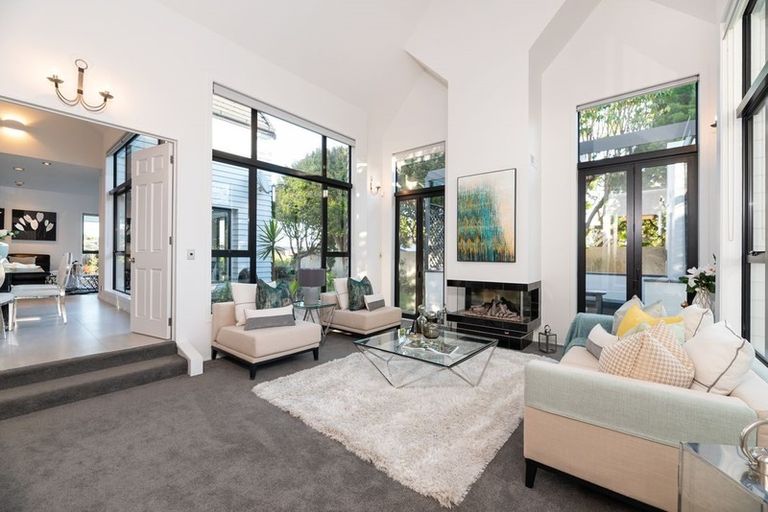 Photo of property in 61 Manor Park, Sunnyhills, Auckland, 2010