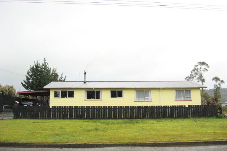 Photo of property in 27 Omapere Street, Dobson, Greymouth, 7805