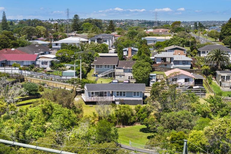 Photo of property in 12 Kiernan Place, Kelston, Auckland, 0602