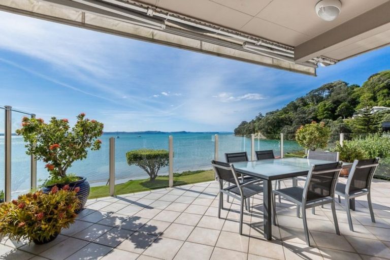 Photo of property in 98 Tindalls Bay Road, Tindalls Beach, Whangaparaoa, 0930