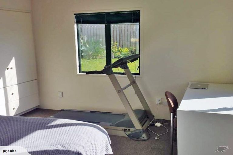 Photo of property in 80j Tirimoana Road, Te Atatu South, Auckland, 0602