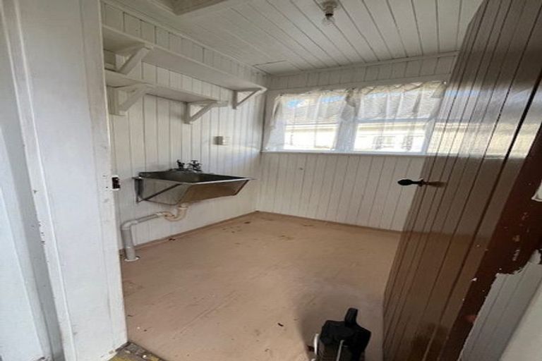 Photo of property in 2/23 Pitcairn Crescent, Bryndwr, Christchurch, 8053