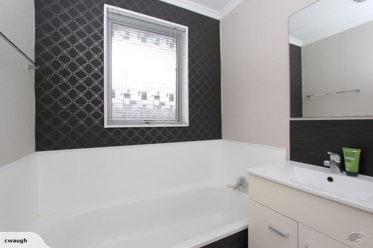 Photo of property in 86 Awanui Street, Merrilands, New Plymouth, 4312