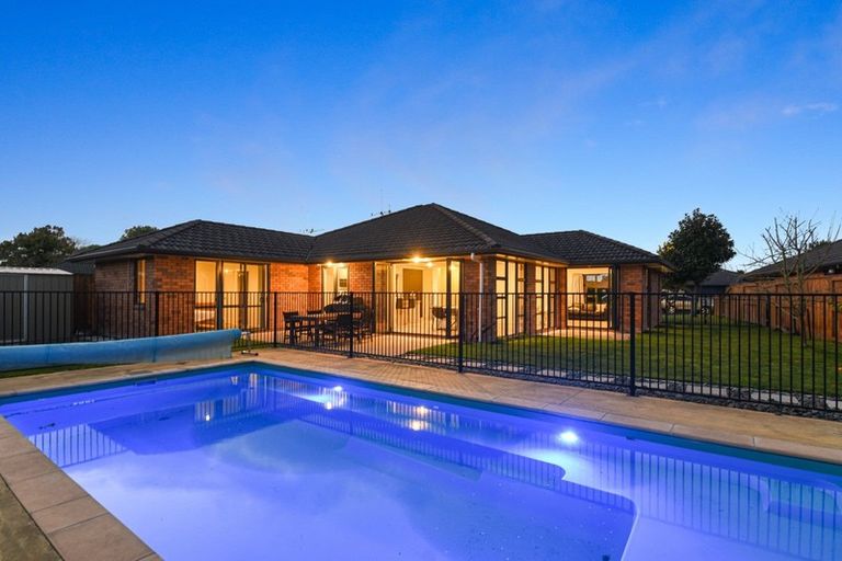 Photo of property in 42 Winchester Place, Rototuna North, Hamilton, 3210