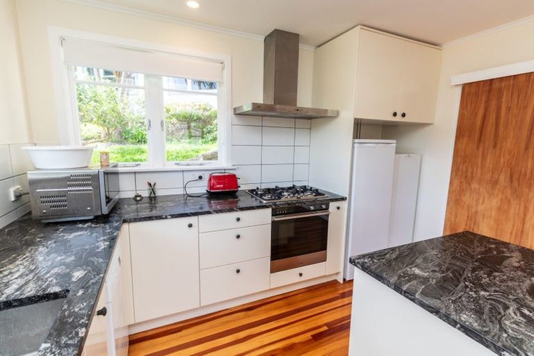 Photo of property in 19 Montreal Grove, Kingston, Wellington, 6021