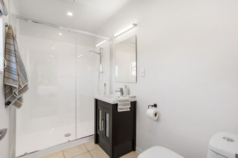 Photo of property in 13a Cliff View Drive, Green Bay, Auckland, 0604