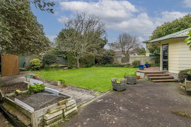 Photo of property in 16 Regal Street, Levin, 5510