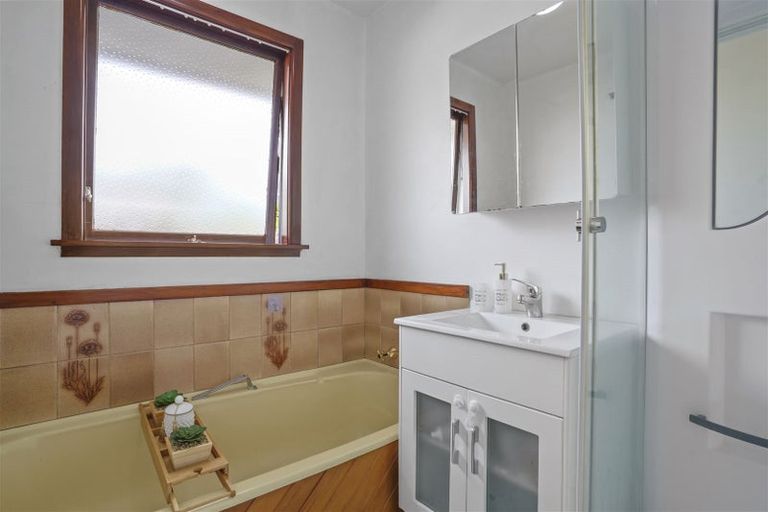 Photo of property in 7 Glenora Place, Hornby, Christchurch, 8042